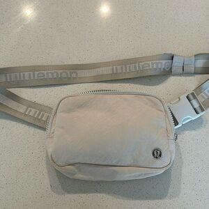 Lululemon Everywhere Belt Bag 1L (White Opal/Raw Linen/White) LIKE NEW